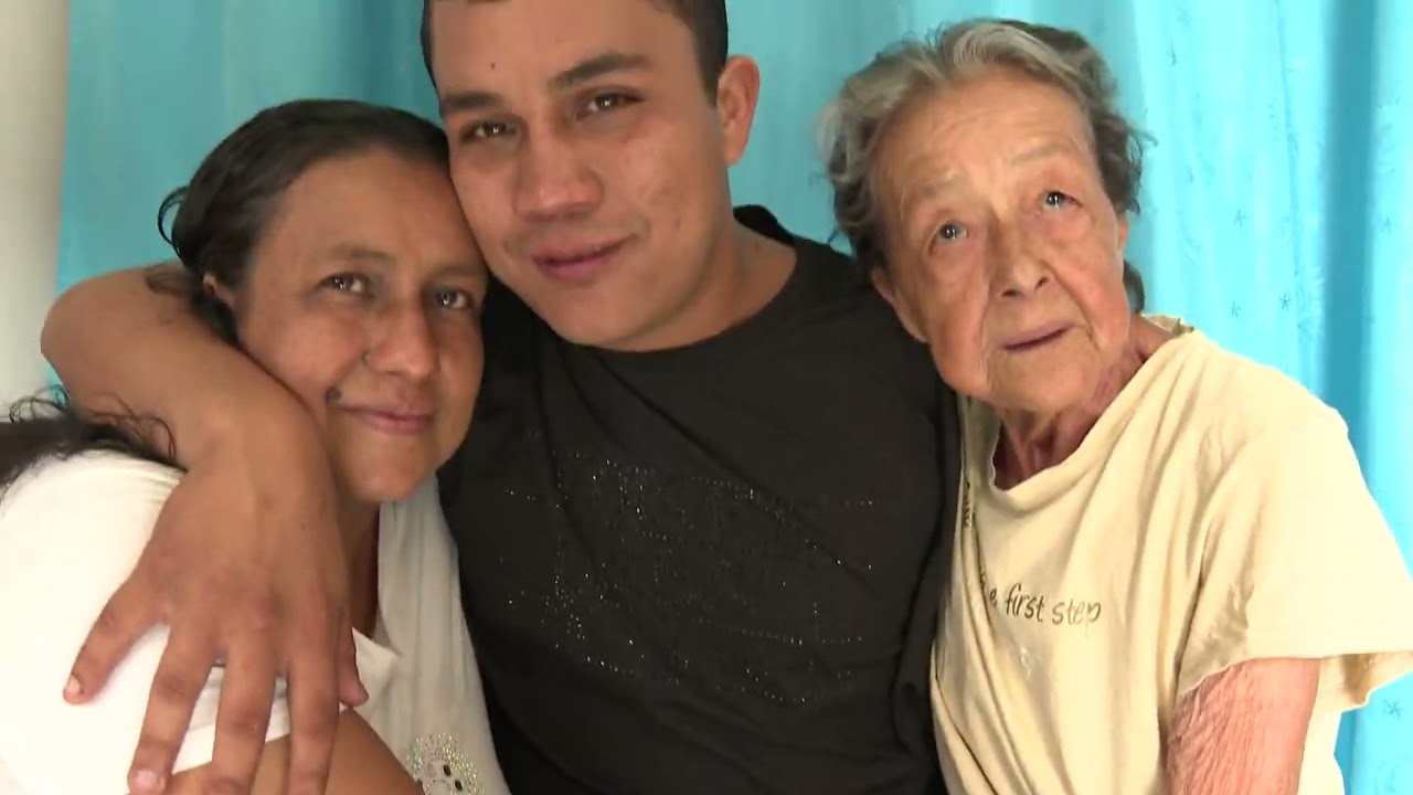 Indemnizan a joven que perdió sus extremidades cuando era niño en el tren navideño