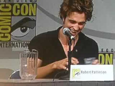 Twilight Comic Con Robert Pattinson & Kristen Stewart