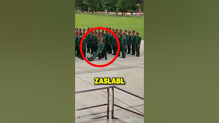 Ten żołnierz zasłabł podczas ceremonii!😨