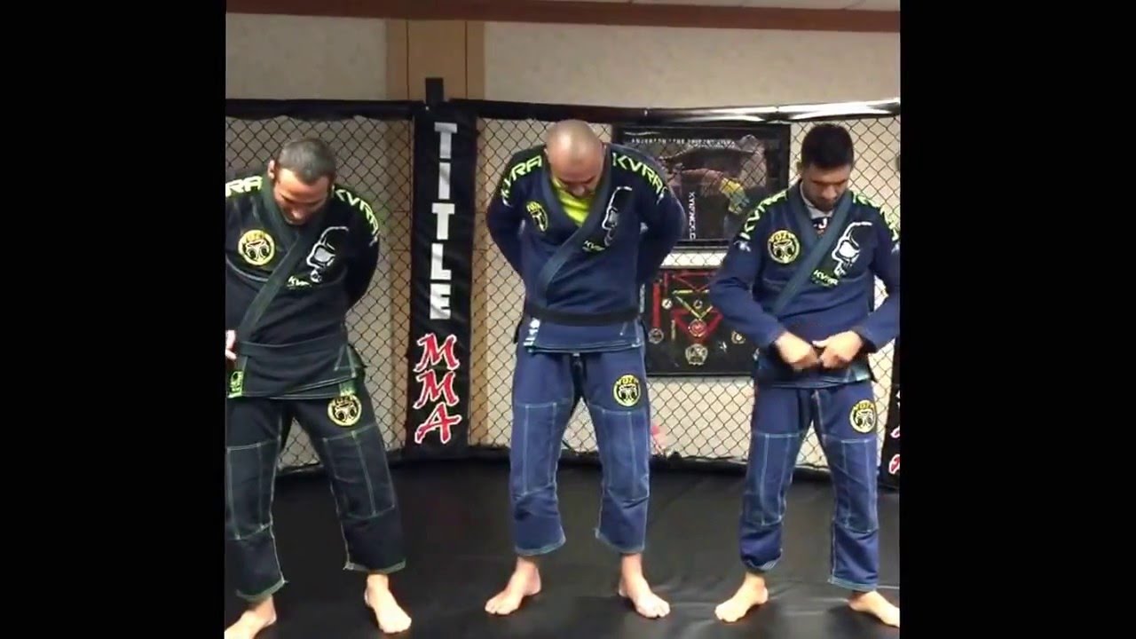 Marcio Laselva, Roberto Tozi and Johnny Marigo on how to tie your belt
