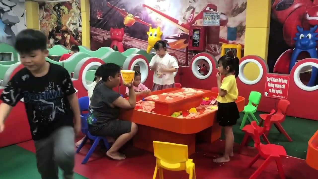 Khu vui chơi giá mềm nhiều trò chơi - Nhà Sách Tiến Thọ - TDM - Bình Dương