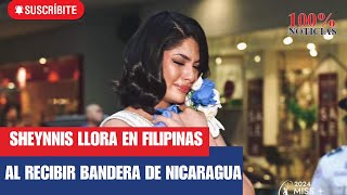 Sheynnis Palacios rompe en llanto, abrazando bandera de Nicaragua, durante caravana en Filipinas