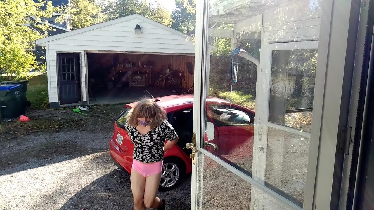 Crosssdresser all tied up