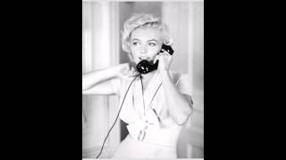 Marilyn Monroe on the phone in NYC 1954. By Sam Shaw #shorts #movies #photos