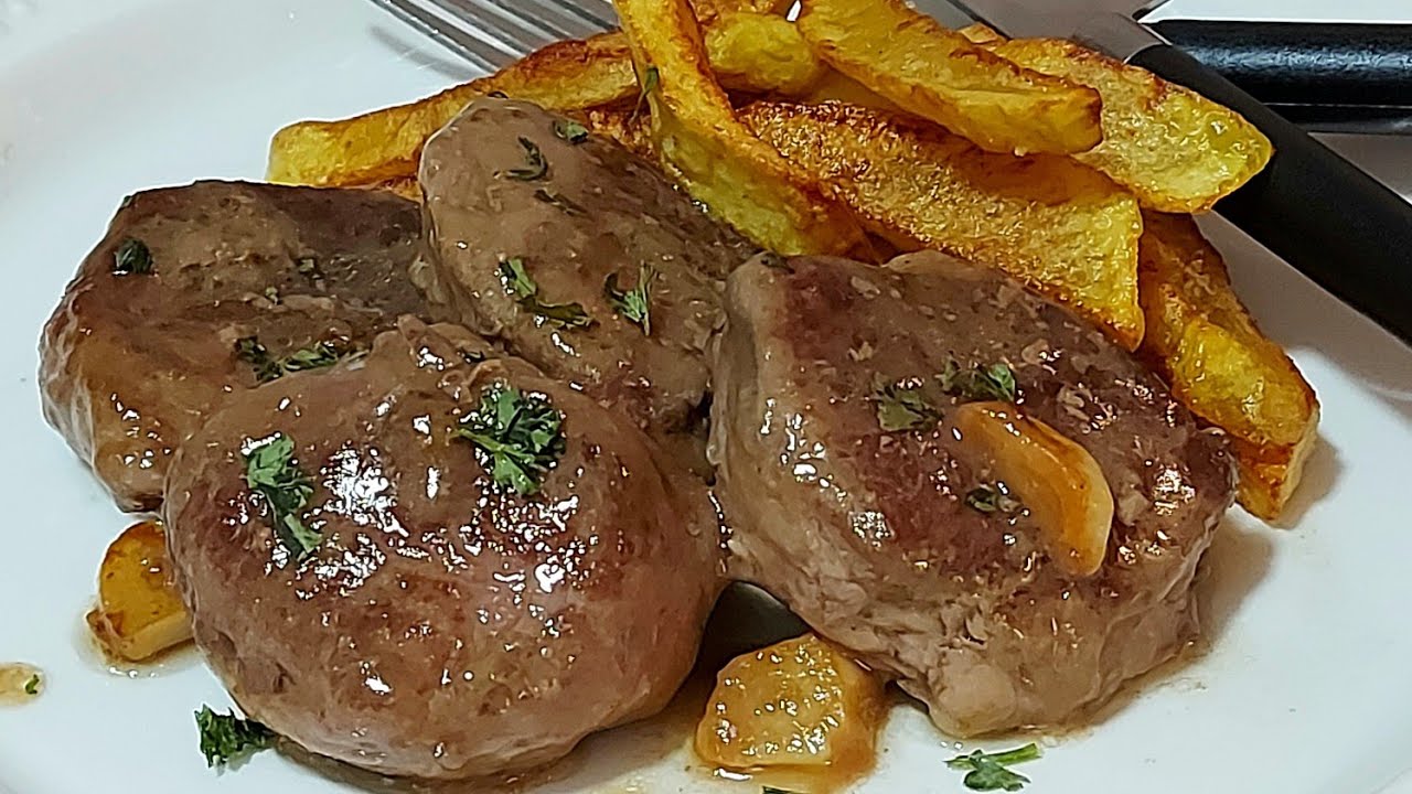 FILETES DE TERNERA AL AJILLO Y LIMÓN CON PATATAS AL ROMERO RECETA DE CARNE  FACIL Y SENCILLA 