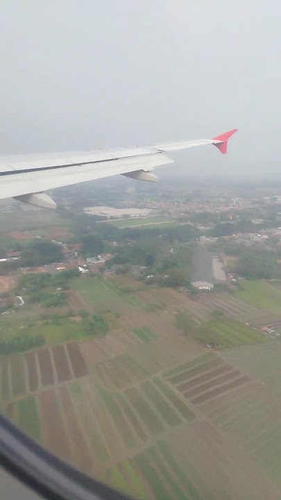 Mendarat di Bandara Jakarta! #shorts #indonesia #pesawat