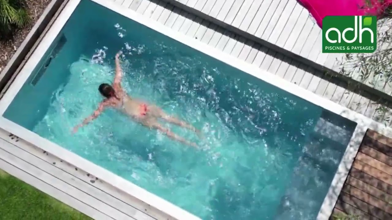 Mini piscine avec turbine de nage