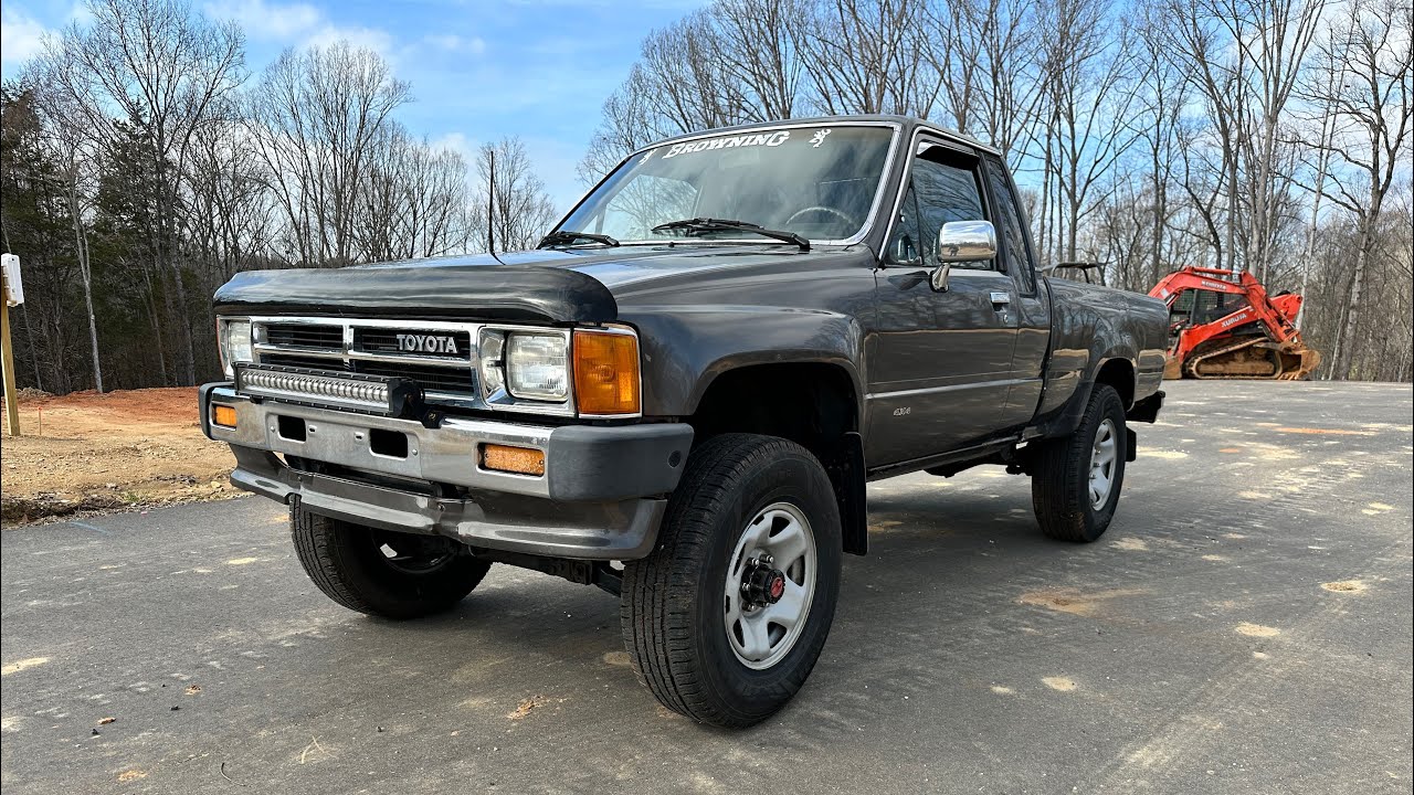 1987 Toyota Pickup Xtra Cab con el poderoso 22R Carburado - YouTube