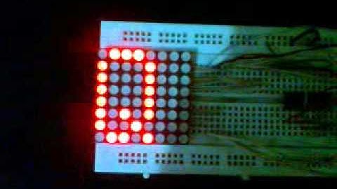 Texto en Movimiento con una matriz de leds 8x8 y microcontrolador pic 16f628a