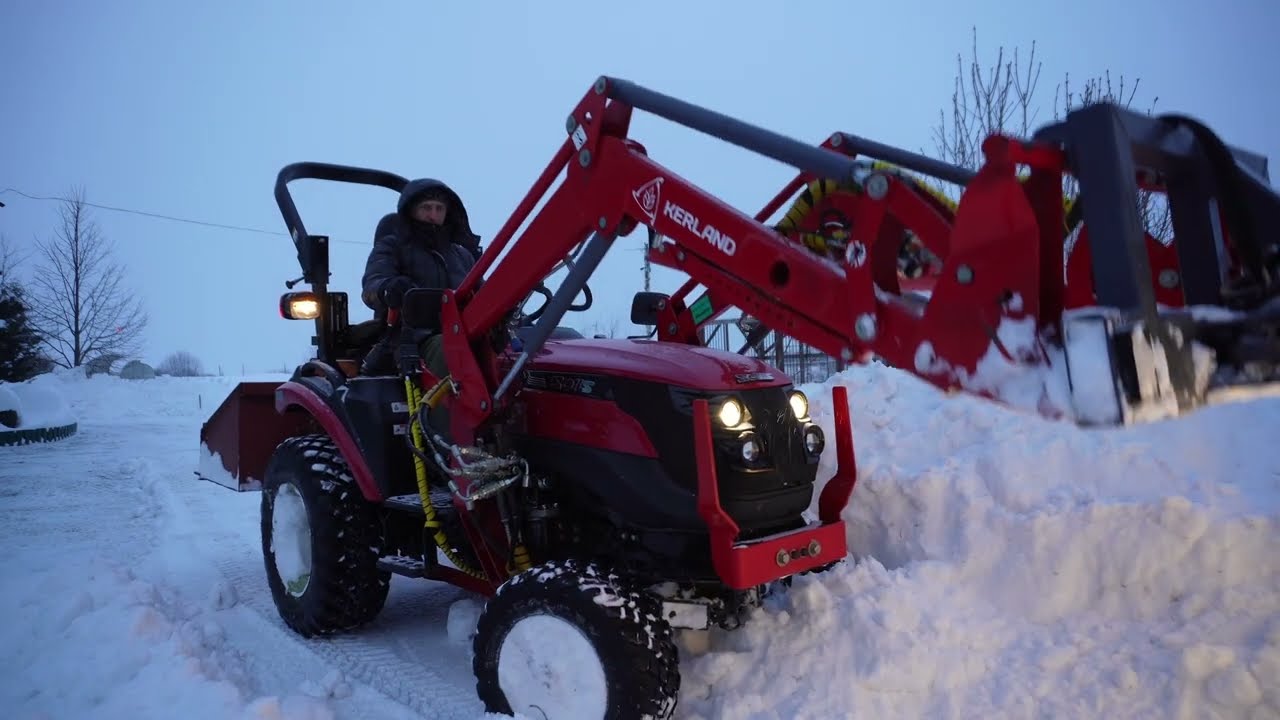 Минитрактор против снежной стихии: Чистим сугробы 30 см!