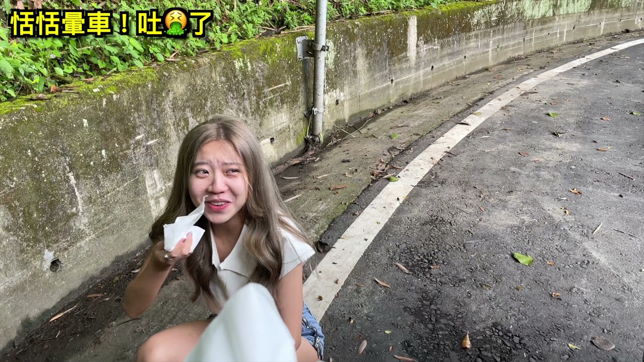 出大事了，恬恬要在車上吐了嗎？最愛.吃貨們