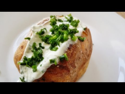 Video: Kartoffeln In Sauerrahm, In Kohlen Gebacken