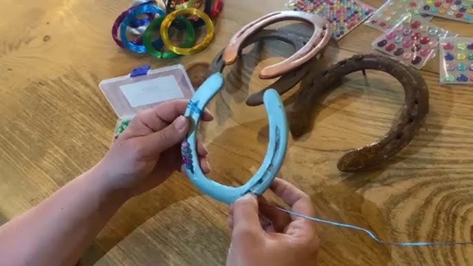 Turning Old Horseshoes into Useful Decorations 