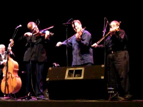 Don Rigsby performs "Close By" (with triple fiddle...