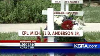 Modesto Man Marks Memorial Day With Crosses