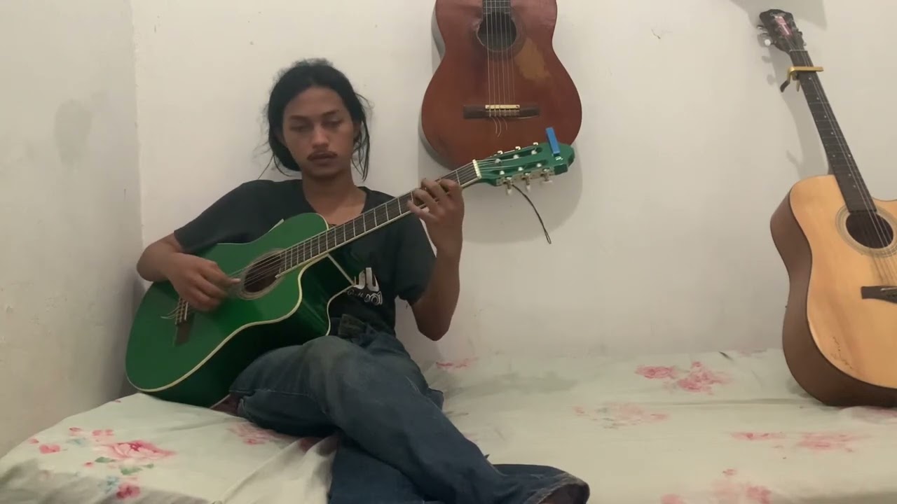 PAYUNG TEDUH - UNTUK PEREMPUAN YANG SEDANG DALAM PELUKAN (COVER)