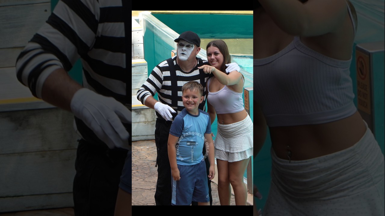 Tom o mímico tirando foto com os fãs 😂🤣 #tomthemime #seaworldmime #seaworldorlando