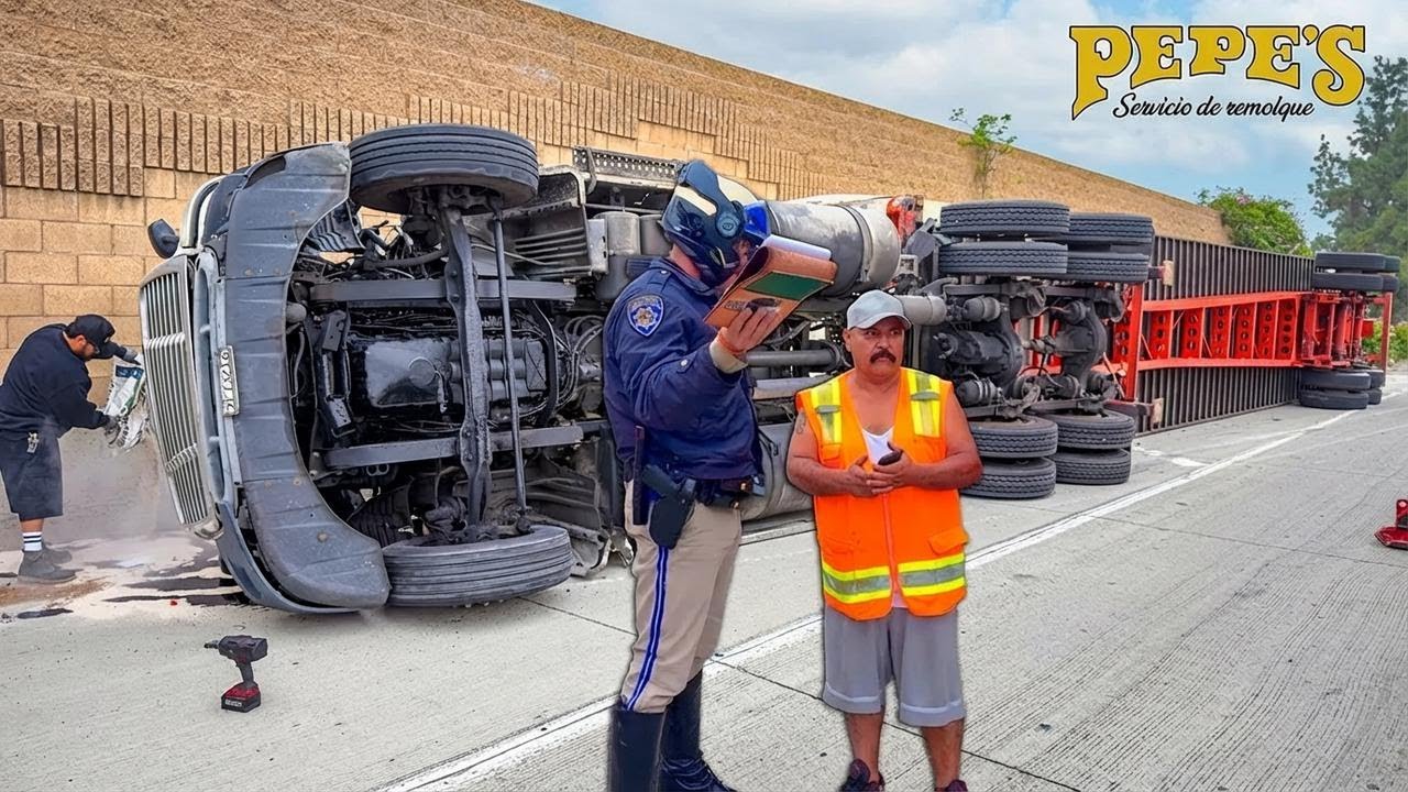 Conductor de tráiler recibe tremendo regaño tras volcar su contenedor