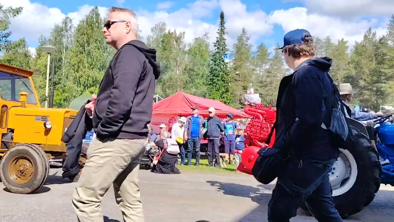 Vanhan Woiman traktoriparaati