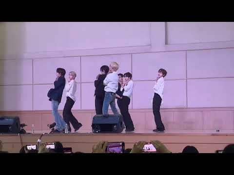 Bite Me choreo without the backup dancers (probably bite me concert version too TT)