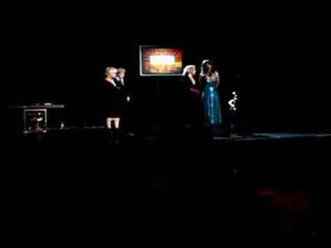 Jennifer Beals, Lisa Marie Presley Intro Cyndi & E...