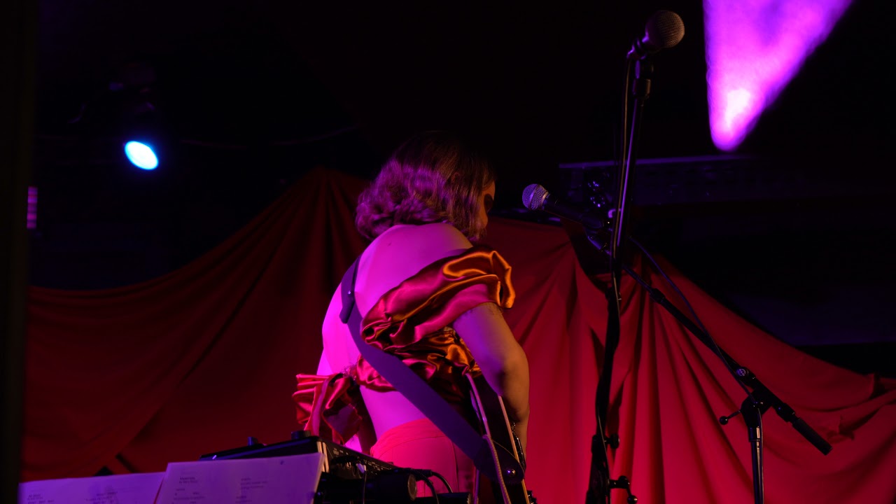 在 YouTube 上观看 Vera Noor - Valentía (directo en Clamores) 在 YouTube 上观看 Vera Noor - Valentía (directo en Clamores)