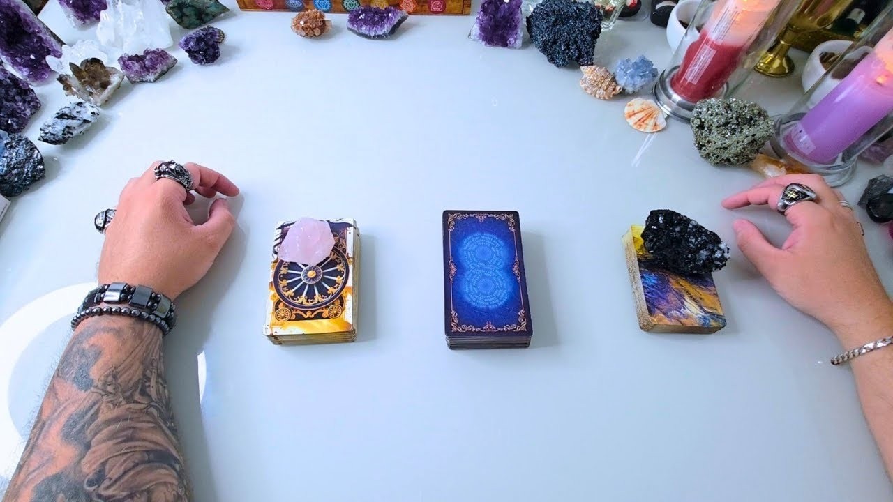 Ele(a) FICA OU SAI DA MINHA VIDA TAROT? Vamos Voltar a Ficar Juntos?