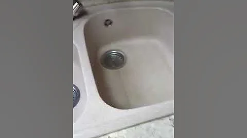Как заклеить трещину на кухонной мойке из искусственного камня.