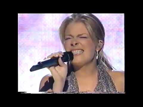 Oct.4,2000 18 Year Old LeAnn Rimes Performs I Need You On The 34th CMA Awards In Nashville,Tennessee