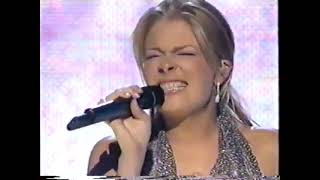 Oct42000 18 Year Old Leann Rimes Performs I Need You On The 34th Cma Awards In Nashvilletennessee