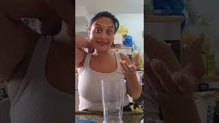קינוחי כוסות של פניני טפיוקה בחלב קוקוס עם פירות