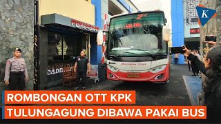 The Corruption Eradication Committee (KPK) transported 15 Tulungagung officials by bus after bein...
