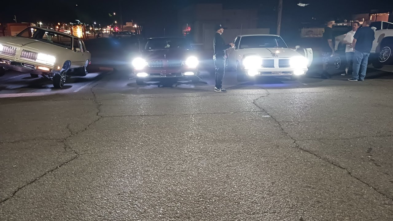 couple of cars at Glendale - YouTube