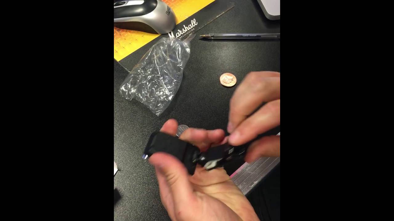 Fender FCT15c Malmsteen ClipOn Tuner Battery Install YouTube