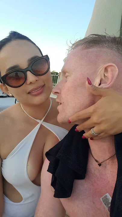 Hot Kiss With Latina Mamacita on Playa Del Carmen Beach! 💋 🔥 #shorts #kiss #besos #mexico #méxico