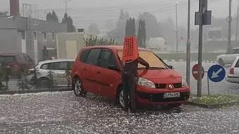 An hour ago! Massive Hailstorm Strikes America – Destruction in North Dakota, Nebraska Next