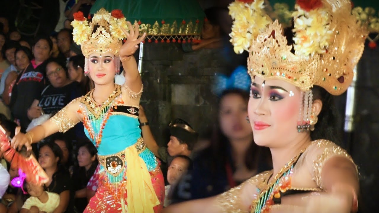 Megenjekan Joged dengan penari cantik