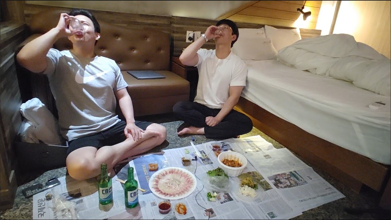 연애하는 노총각 vs 연애 못하는 노총각 모텔방 소주