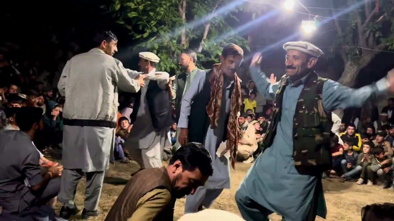 Chitrali Garum Ishtok Arkari||Qayas Surnay||Best Chitrali Dance 