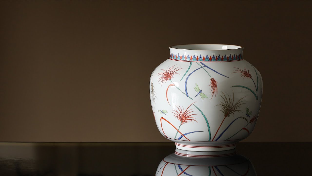 濁手芒文花瓶（13代 酒井田柿右衛門）/ Nigoshide Jar with Design of