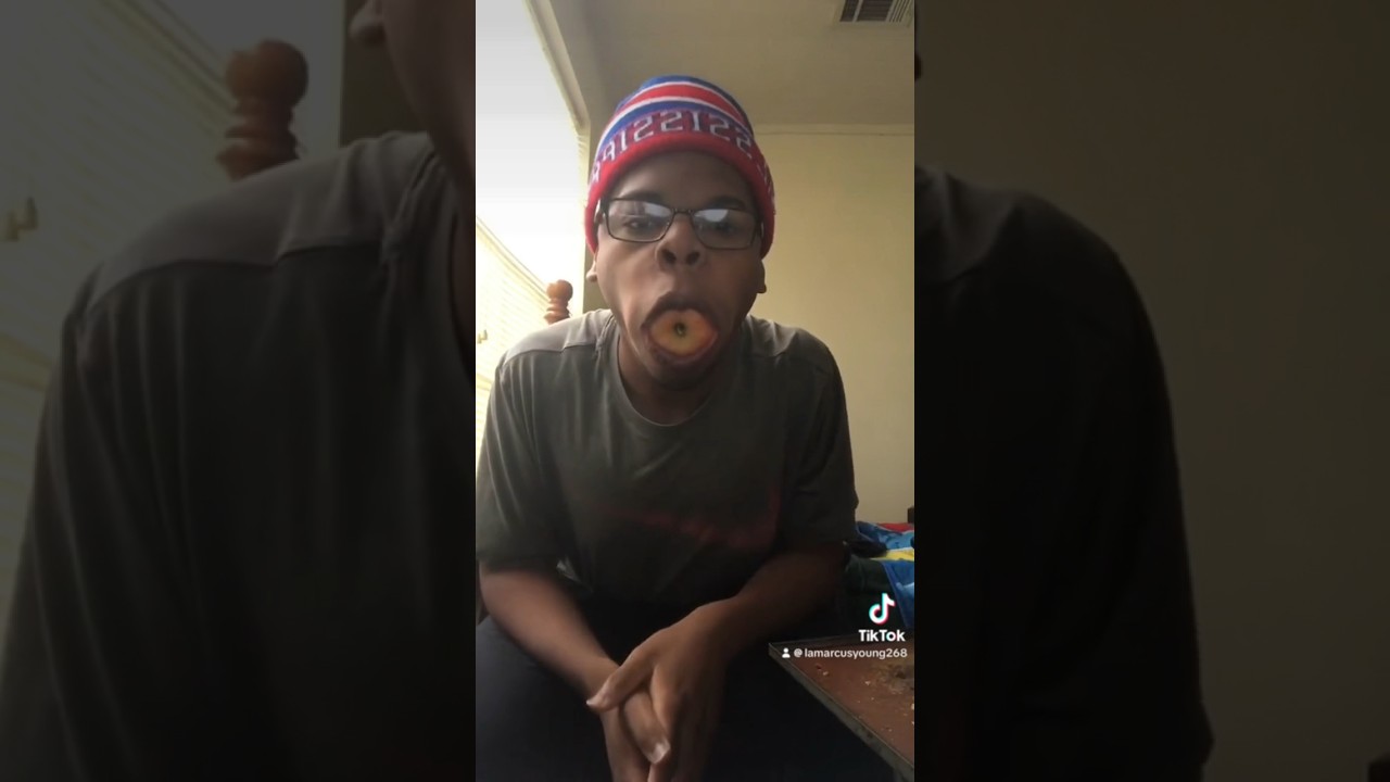 I can do my fist too!😌 