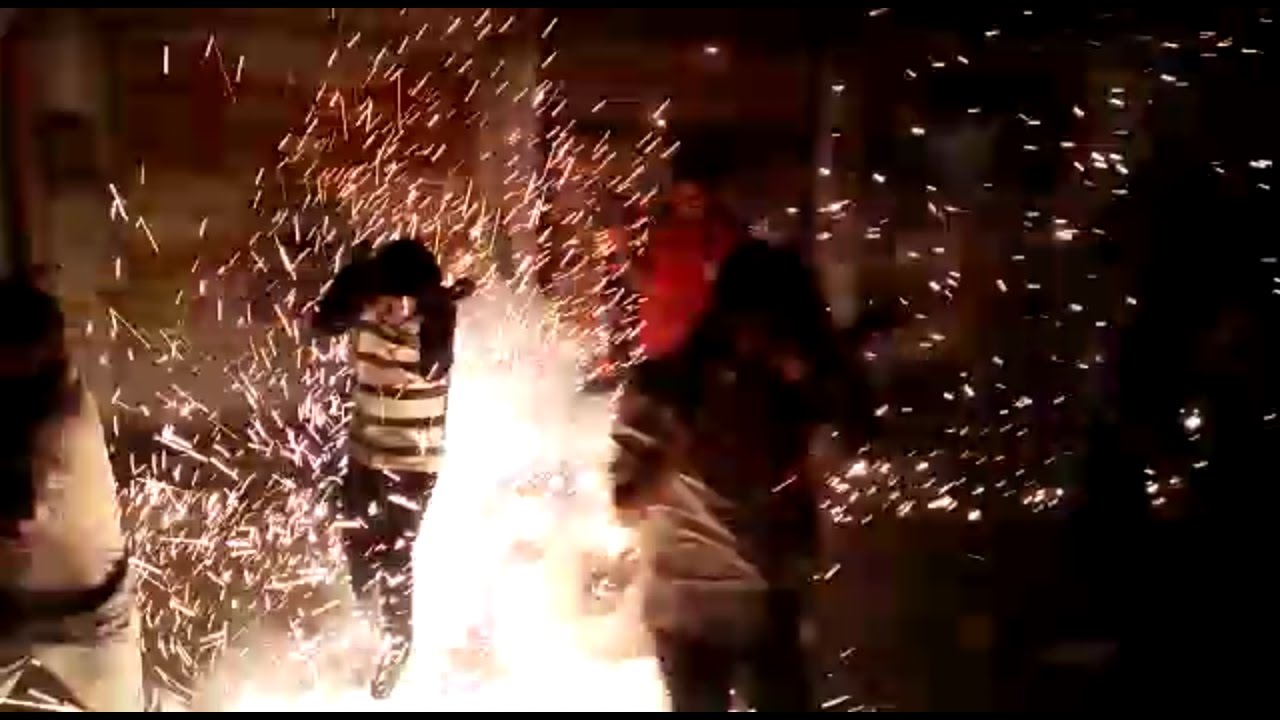 Dangerous Fireworks with Crackers on Diwali | Unbelievable real footage of