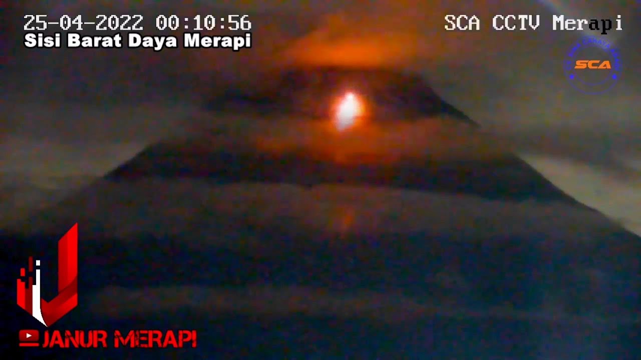 Timelapse Erupsi Merapi 24-25 April 2022 dan Sunrise di balik awan