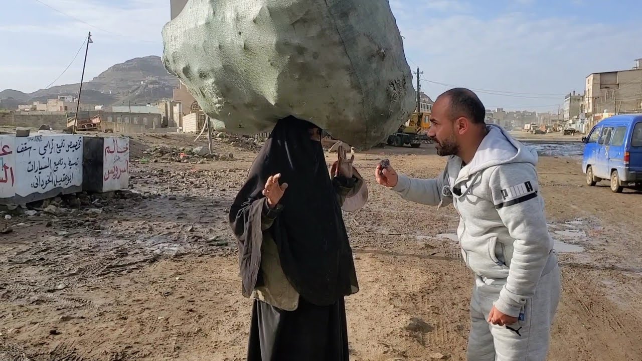 اريد اسألها ترفض كيف نسوي.. وأب وبنته يمشون مسافات طويلة لأجل الوقيد... بعد الفجر