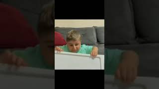 Burak Reis Şarkı Söylüyor