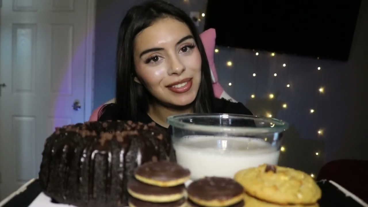 ASMR|| Chocolate Desserts Mukbang ( fudgy cake, chocolate cookies)