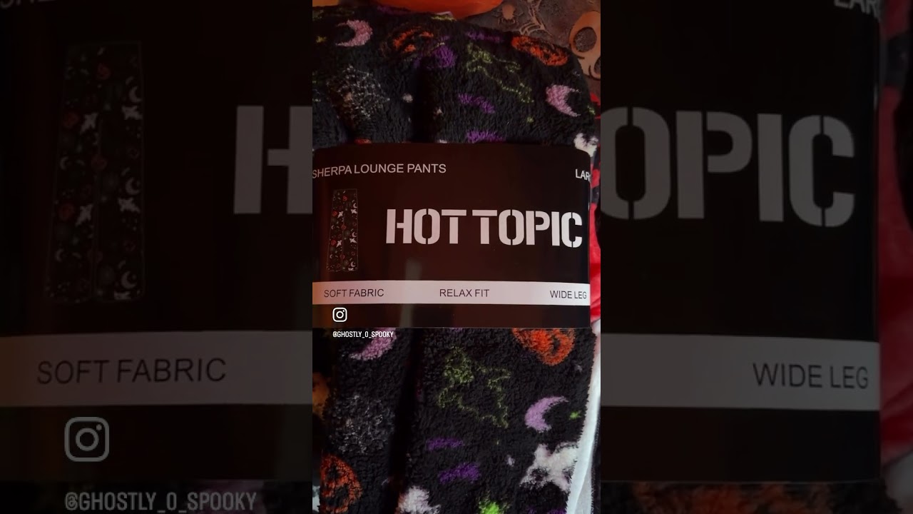 #Spooky Halloween cozy furry sweatpants from hottopic 🎃🎃🎃🎃🎃🎃🕸️🕸️🕸️🕸️🕸️🕸️☠️👻👻👻👻👻👻👻