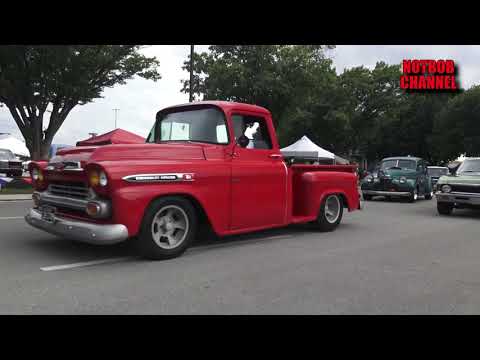 2022 NSRA Street Rod Nationals End of Day Traffic