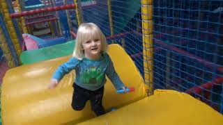Video Kids Indoor Playground Soft Play | Baby Shark screenshot 4