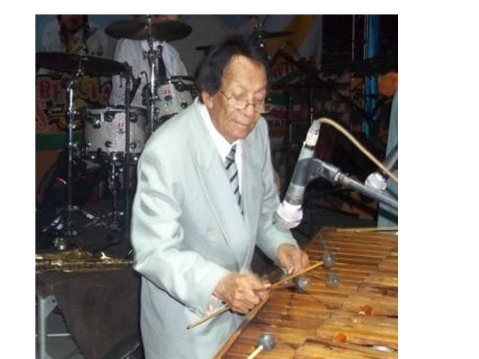 MARIMBA AGUILAS DE CHIAPAS - - HOMENAJE A GONZALO CURIEL.